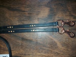 Rênes de cheval en cuir noir durables d'équipement équestre international avec la pointe en cristal blanche et noire de caractéristique antidérapage - Product Image 2