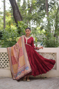 Vestido Romano de Diseñador con Volantes y Encaje Espejo, con Estampado y Encaje Dorli, Dupatta de Muselina - Product Image 6