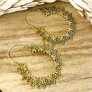 Pendientes Boho de Diseño Único, Joyería Tribal de Latón para Mujer, Chapados en Oro de 18k, Filigrana Floral, Aros Geométricos para Venta al por Mayor/OEM/ODM - Product Image 6