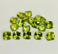 Pierre précieuse péridot naturelle à facettes en forme de coussin provenant d'Arizona pour la fabrication de bijoux