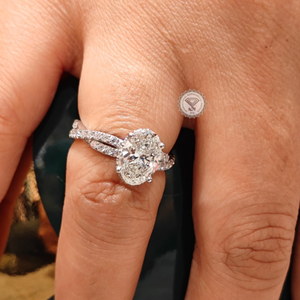 Anillo de Compromiso de Tres Piedras con Diamante Ovalado Cultivado en Laboratorio de 3.20 TCW en Oro de 14K, Certificado IGI, Joyería Nupcial de Lujo para Mujer - Product Image 6