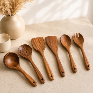 Juego de utensilios de cocina de madera de acacia natural hechos a mano: cuchara, espátula, cucharón, volteador, cuchara ranurada. Ecológico, apto para lavavajillas. - Product Image 1
