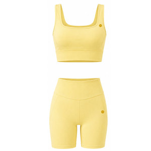 Ensemble de sport côtelé sans couture le plus vendu pour femme – Soutien-gorge côtelé et short assorti en matière souple, coupe ajustée, tenue de fitness moderne deux pièces - Product Image 4