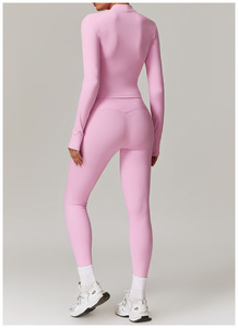Conjunto de Yoga de 2 Piezas Color Rosa, Top Corto y Pantalones Cortos de Cintura Media con Logotipo Frontal, Ropa Deportiva para Mujer - Product Image 2