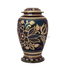 Urnas de cremación de latón clásicas y de alta calidad con diseño de flores Color dorado y negro acabado para cenizas humanas - Product Image 3