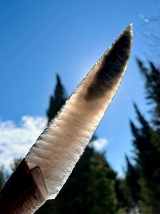 Couteau de chasse/camping en acier Damas forgé, finition artisanale, manche en bois et corne de cerf, service OEM accepté, cadeau idéal pour les partenaires - Product Image 4