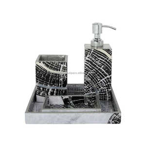 Juego de Baño de Resina Pintado a Mano, Modelo Amor, Decorativo, Funcional e Impermeable, Accesorio de Baño - Product Image 1