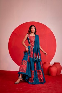 Ensemble Lehenga Choli imprimé avec des détails en feuille métallisée, tenue traditionnelle indienne pour les festivals et les mariages, pour femmes - Product Image 3