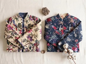 Veste d'hiver chaude pour femmes, en coton tricoté à la main en Inde, matelassée, réversible, à imprimé animal, style pull-over, blazer - Product Image 4