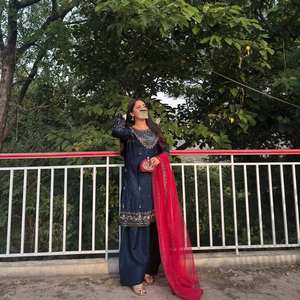 Ensemble de costume LC Designer Navy XL avec broderie de fils de zari et de sequins - Product Image 6