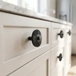 Kenop Kabinet Besi Cor Tradisional - Finishing Hitam Tahan Lama Anti Karat Ramah Lingkungan Pemasangan Mudah untuk Lemari Dapur dan Laci - Product Image 2