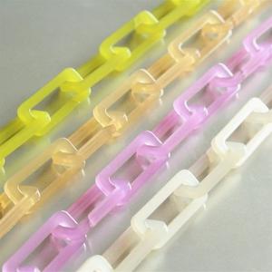 Chaîne décorative murale en acrylique à maillons en résine très demandée pour une décoration intérieure moderne et élégante - Product Image 3