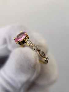 แหวนพลอยแซฟไฟร์สีชมพูธรรมชาติ แหวนเงินแท้ 925 ชุบทอง 14K สำหรับงานหมั้นและงานแต่งงาน - Product Image 5