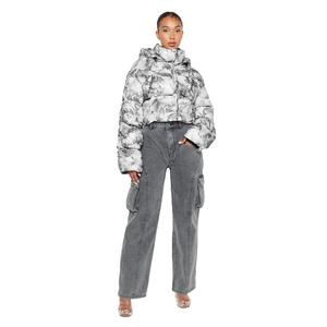 Chaquetas Acolchadas de Invierno para Mujer, Hechas a Medida por un Fabricante Profesional, Chaqueta Corta Tipo Bomber con Estampado Técnico - Product Image 4