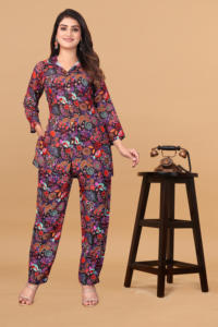 Ensemble coordonné pour femmes en impression numérique rouge haute définition de qualité supérieure, ensemble de vêtements de détente en poly-rayonne 2 pièces, col rond doux, survêtement pour femmes - Product Image 5