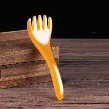 Peigne de massage en résine fait main de qualité supérieure pour un toilettage confortable des cheveux et une routine relaxante de soin du cuir chevelu - Product Image 6