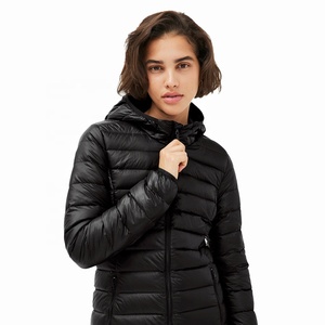Veste d'hiver longue matelassée à capuche pour femme, manches longues, en polyester épais avec fermeture éclair, couleur noire unie - Product Image 5