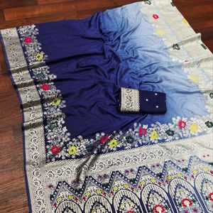 Sari en viscose pure et soie Dola avec tissage bicolore, richement orné de Meenakari et bordure contrastante en Zari, sari traditionnel pour les fêtes - Product Image 4