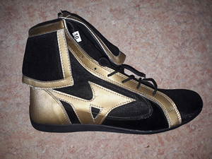 Gants de boxe professionnels de qualité supérieure, chaussures en cuir noir et doré, semelle parfaite - Product Image 4