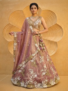 Lehenga Choli Rosa con Bordado Floral, Estilo Línea A, Traje de Boda con Dupatta para Novia, Ropa Nupcial para Fiesta - Product Image 1
