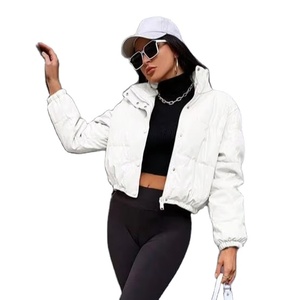 Veste d'hiver matelassée tendance de style designer avec boutons-pression et fermeture éclair de qualité supérieure, vente chaude, veste courte matelassée pour femmes - Product Image 1