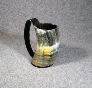 Mug en corne de buffle médiéval fait main, durable, forme naturelle, style original, cadeau d'affaires, emballage et logo personnalisés - Product Image 5
