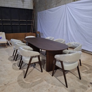 Mesa de Comedor Ovalada Minimalista de Lujo en Madera Sólida con Sillas Tapizadas en Tela, Muebles Modernos para Comedor, Diseño Personalizado - Product Image 2