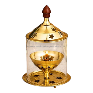 Diya de Latón con Diseño de Estrella, Cámara de Vidrio Transparente, Tapa de Cúpula Dorada y Base Decorativa para el Culto Hindú en el Templo Pooja - Product Image 3