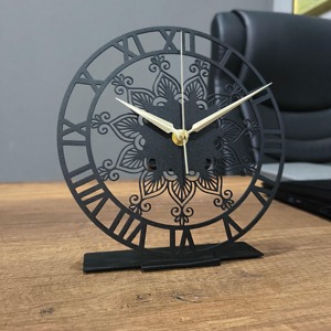 Horloge de table en métal noir découpée au laser, design contemporain, pour la décoration intérieure et la décoration de chambre d'hôtes, fabriquée à la main en Inde - Product Image 5