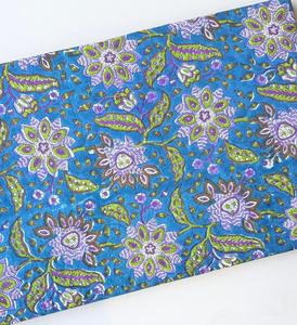 Tissu en coton imprimé floral bleu de qualité supérieure, textile indien traditionnel pour la confection de vêtements, la mode et la décoration intérieure - Product Image 2