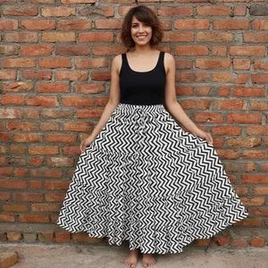 Jupe longue décontractée pour femme, modèle de couture respirant à taille élastique, design à volants avec méthode de tissage non tissé - Product Image 1