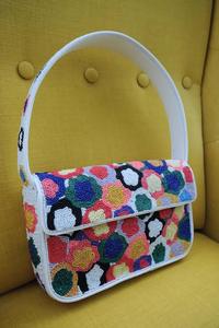 Sac à bandoulière en toile pour femme avec motif floral botanique marguerite bleue et blanche, orné de perles de verre, sacoche à rabat, sac à main - Product Image 5