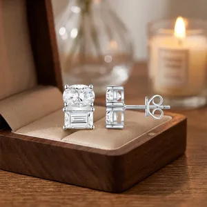 Nouvelles boucles d'oreilles tendance pour femmes en argent S925, serties de moissanite ovale et baguette, double pierre, style clou. - Product Image 3