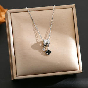 Collier pendentif AMBER JEWELS plaqué argent 925 avec croix noire et breloque zircon, chaîne serpent, classique, unisexe, pour tous les jours - Product Image 1