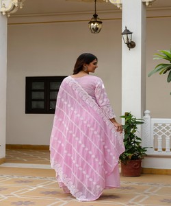 Salwar Kameez Tradicional Rosa de Algodón para Mujer con Dupatta, Corte Holgado, Largo hasta el Suelo, Estilo Casual de India y Pakistán 85182 BT-1023 - Product Image 4