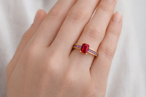 Anillo apilable de amatista hecho a mano en plata de ley 925 con gema octogonal para mamá - Product Image 4