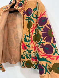 Chaqueta de Terciopelo Color Durazno para Mujer con Bordado Floral y de Frutas, Estilo Bohemio, Hecha a Mano, para Festivales - Product Image 4