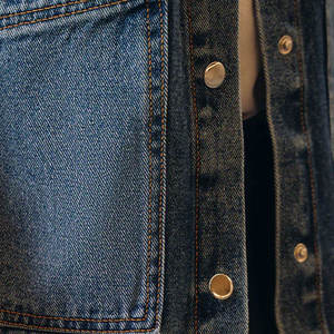 En gros Veste trucker en jean bleu marine pour homme, style vintage délavé, 100% Coton, surchemise décontractée en coton - Product Image 5