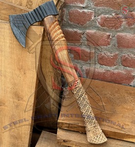 Hacha Vikinga Artesanal Steel Craft International, Acero al Carbono 45, Diseño de Cabeza Grabada con Barba, Mango de Madera de Fresno, Personalizada para Exteriores - Product Image 5