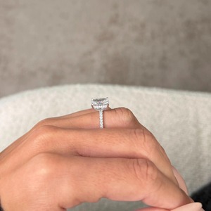 แหวนหมั้นเพชรทรงรัศมี 2.50 กะรัต เพชรเลี้ยงในห้องปฏิบัติการ ทองคำขาว 14k ประดับเพชรรอบวงแบบซ่อน พร้อมใบรับรอง - Product Image 4