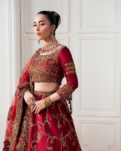 SADIA AUN HUTE COUTURE Lehenga Choli Rojo de Seda Satinada Bordado, Largo a la Cintura, Traje Tradicional Indio Pakistaní para Bodas - Product Image 3