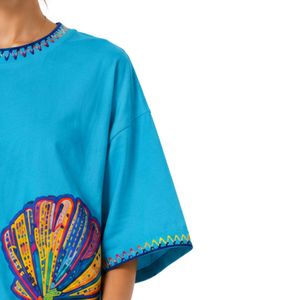 เสื้อยืดโอเวอร์ไซส์สีฟ้าสำหรับผู้หญิง พิมพ์ลายมหาสมุทรสีสันสดใส สไตล์ลำลอง ผ้าฝ้าย สตรีทแวร์ ใส่สบายช่วงฤดูร้อน ทรงหลวม รับผลิตตามแบบ OEM ODM ขายส่ง - Product Image 4