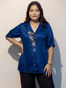 Chemise décontractée en coton pour femme, la plus vendue, pour un usage quotidien, confortable et respirante. Achetez directement auprès du fournisseur. Exportation en gros d'Inde. - Product Image 3