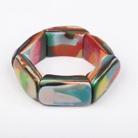 Bracelet artisanal en résine pour femmes, bijoux élégants et colorés, accessoire léger pour un usage quotidien