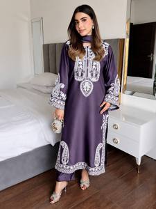 Ensemble Kurta pour femmes, violet, brodé, avec dentelle blanche, coupe ample, longueur cheville, tenue traditionnelle indienne pakistanaise, toutes saisons - Product Image 3
