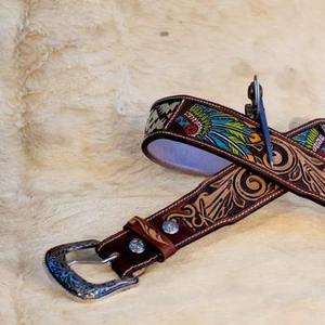 Ceinture en cuir pleine fleur véritable, ornée de fleurs perlées et de motifs faits à la main, style western, pour homme et femme, avec boucle en alliage de zinc bleue et perles cousues. - Product Image 3