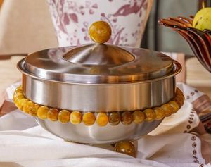 Casserole moderne en acier inoxydable avec bordure en perles de bois et couvercle, récipient isotherme rond pour aliments, plat de service classique pour la cuisine - Product Image 4