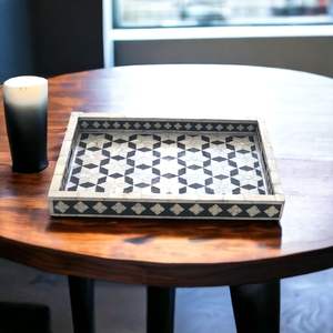 Plateaux décoratifs en nacre, conçus pour une présentation gastronomique raffinée et des accents de décoration intérieure de luxe - Product Image 2