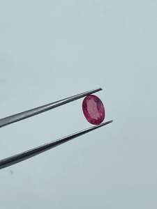 Exquisita Piedra Preciosa de Espinela Roja Rosada de Corte Ovalado Natural de Alta Calidad para la Elaboración de Joyería Fina - Product Image 3