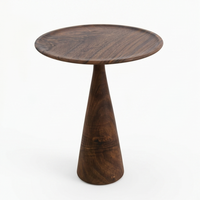 Table de chevet moderne en bois de noyer massif, écologique, avec un design de piédestal conique unique pour la chambre à coucher et le salon